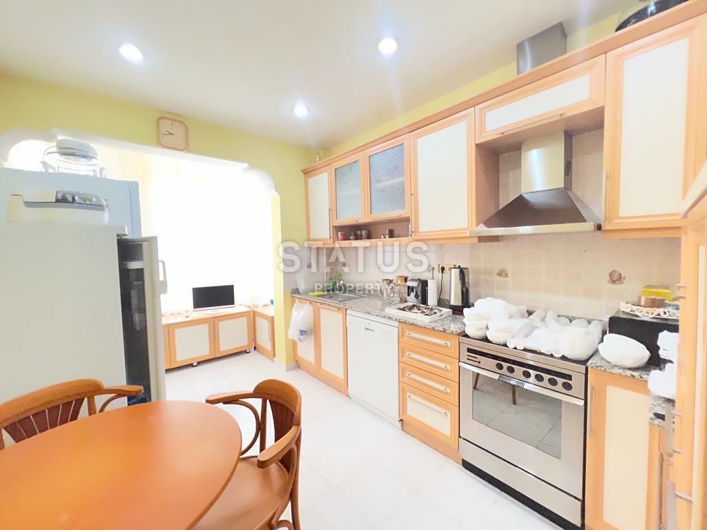 Four-room apartment 50m from the beach in the center of Alanya. 160m2 фото 6