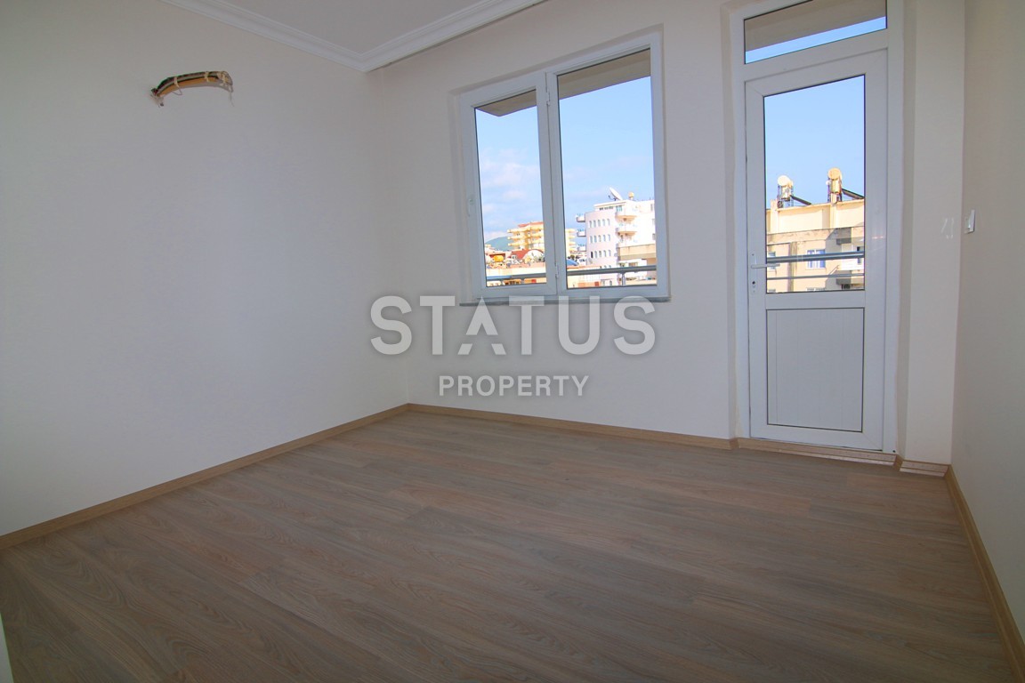 Трехкомнатная квартира с ремонтом в Махмутларе в 100 метрах от моря, 100 кв. м. фото 3