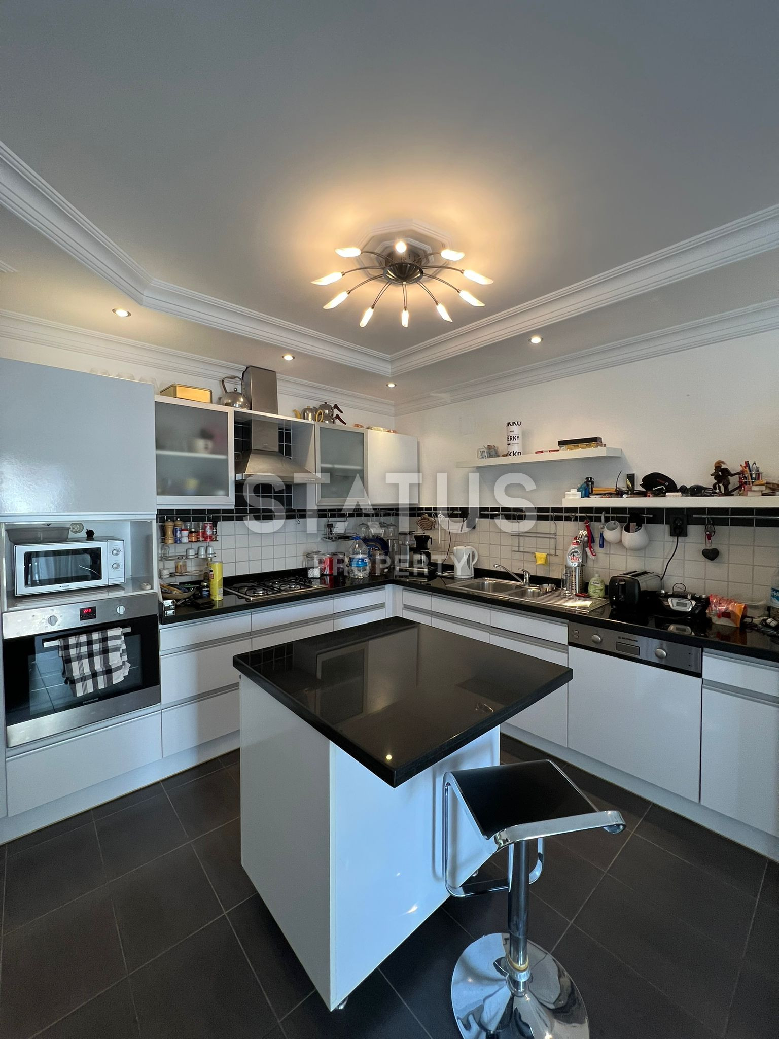 For sale is a three-room apartment in Oba. фото 7