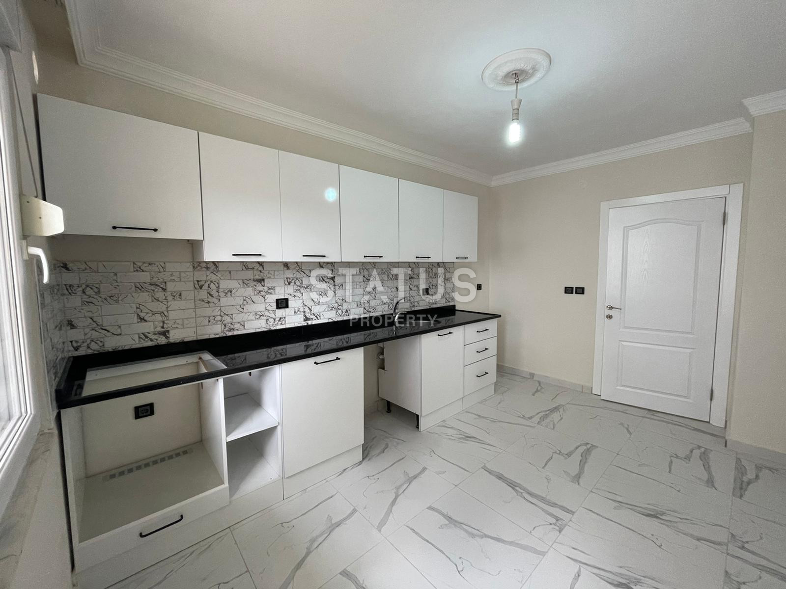 Четырехкомнатная квартира со свежим ремонтом без техники и мебели в Оба, 150 м2 фото 5