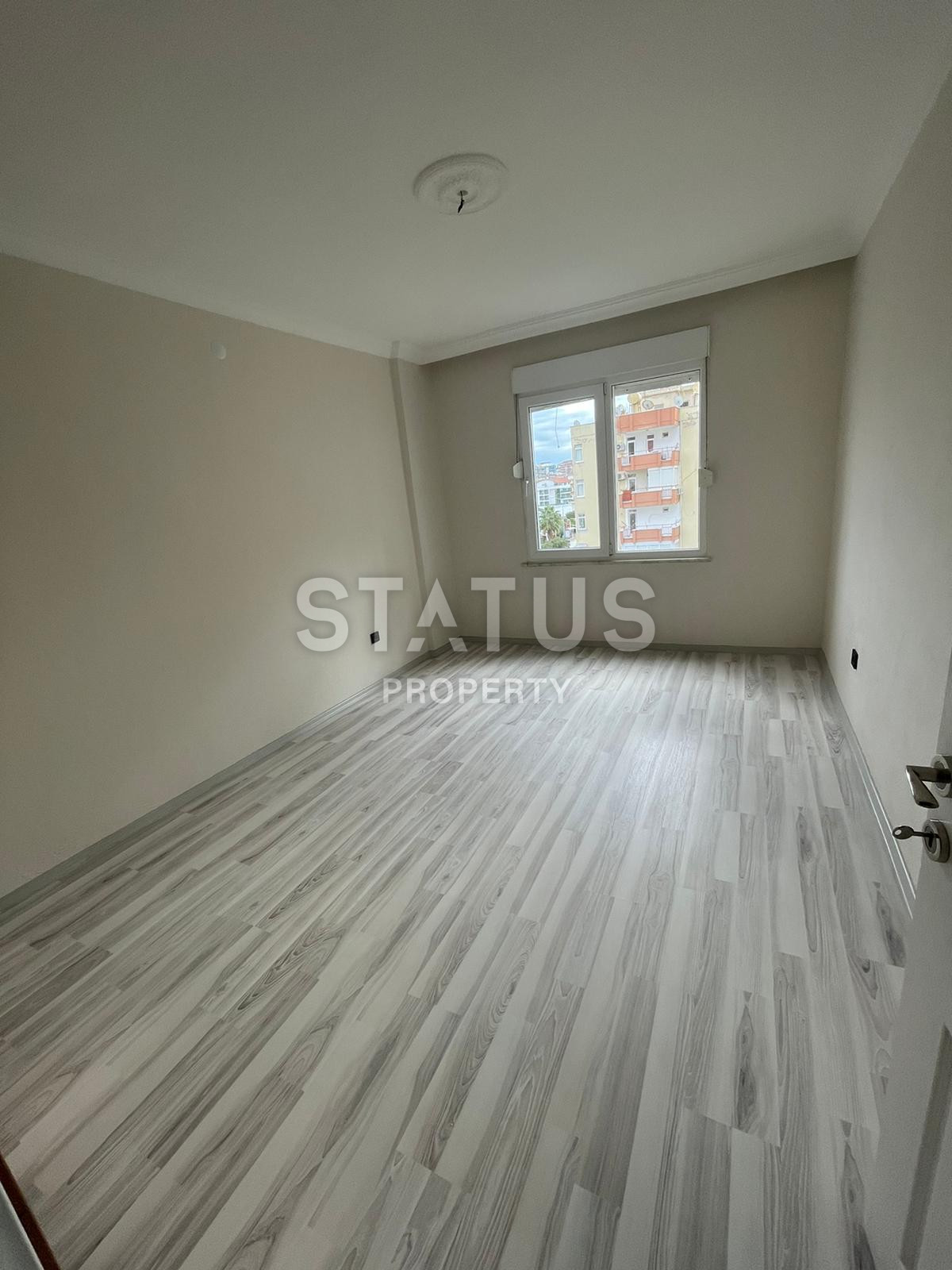 Четырехкомнатная квартира со свежим ремонтом без техники и мебели в Оба, 150 м2 фото 11