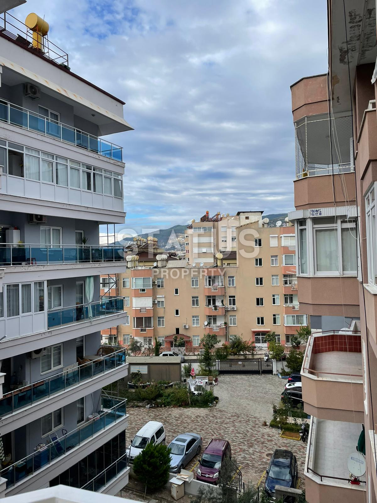 Четырехкомнатная квартира со свежим ремонтом без техники и мебели в Оба, 150 м2 фото 16