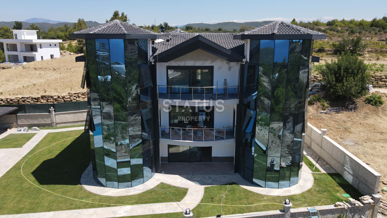 Огромная трёхэтажная вила с видом на море в районе Инжекум. 660м2 фото 1