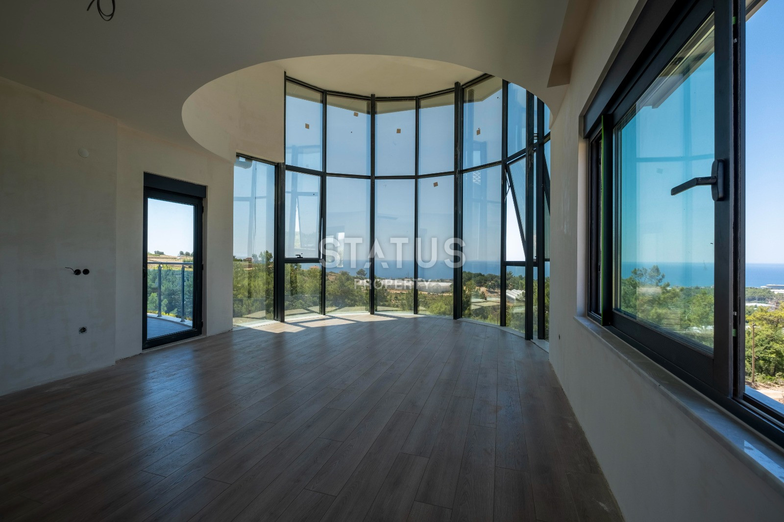 Огромная трёхэтажная вила с видом на море в районе Инжекум. 660м2 фото 3