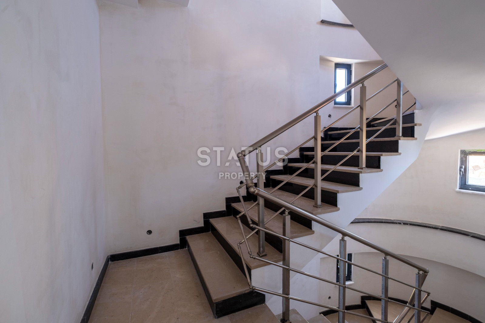 Огромная трёхэтажная вила с видом на море в районе Инжекум. 660м2 фото 10