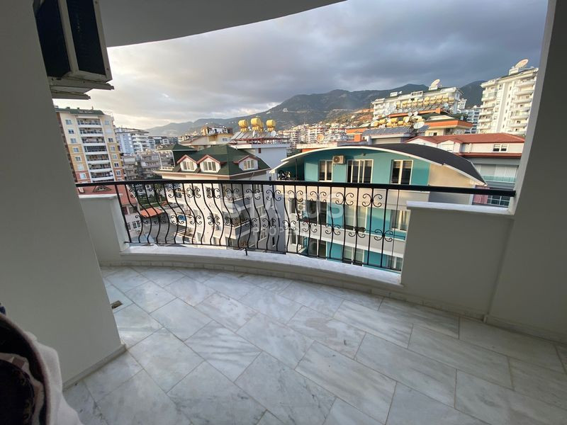 Spacious three-room apartment with a good location in OBA. 120m2 фото 16