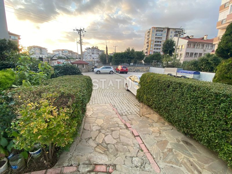 Spacious three-room apartment with a good location in OBA. 120m2 фото 18