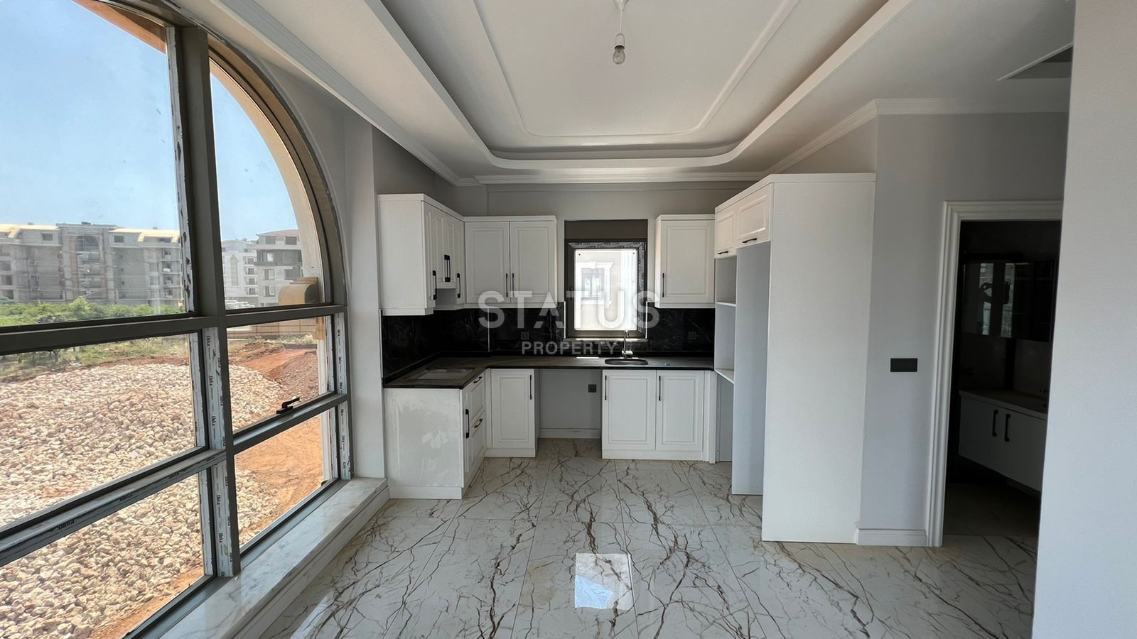 New two-room apartment in a residential complex with full infrastructure in the upper OBE. 50m2 фото 4