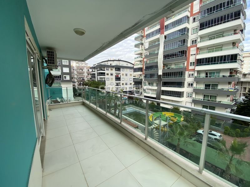 Светлая просторная квартира 3+1 с отдельной кухней в самом центре Махмутлара, 180 м2 фото 17