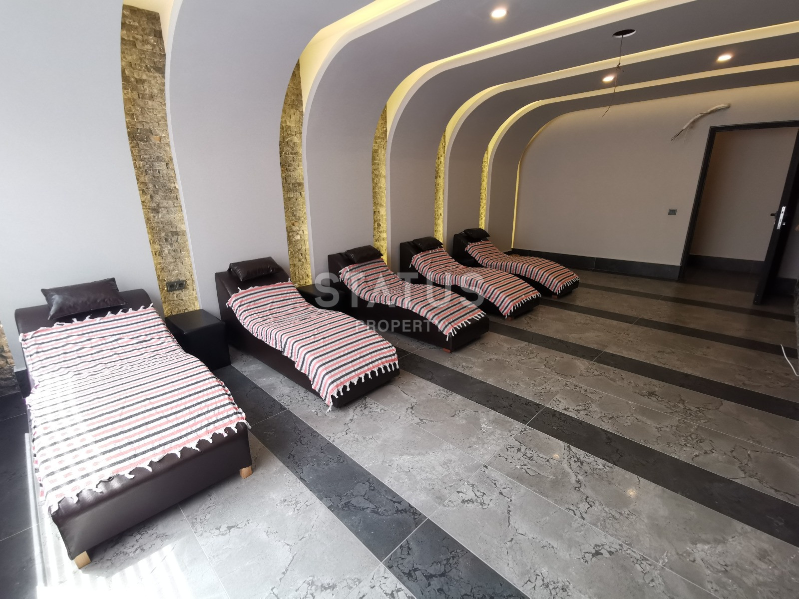 Трёхкомнатная квартира в комплексе с богатой инфраструктурой в районе пляжа Клеопатра, 85 м2 фото 26