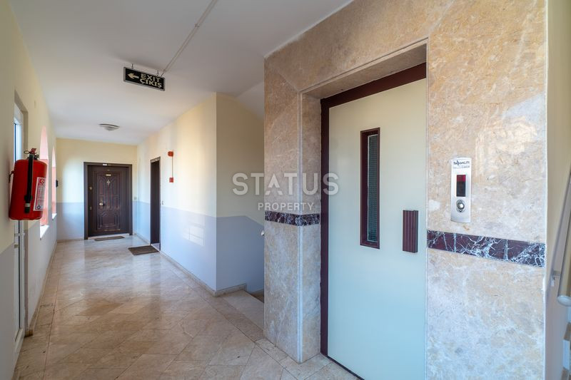 Уютная трёхкомнатная меблированная квартира 250м от моря в открытом районе Тосмур. 120м2 фото 3