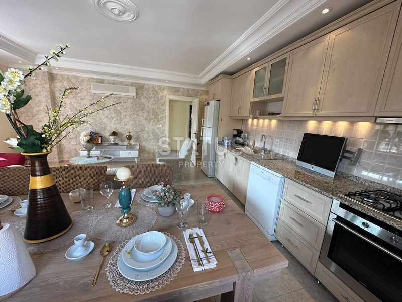 Красивая меблированная квартира 2+1 всего в 150м от моря в открытом районе Тосмур. 110м2 фото 4