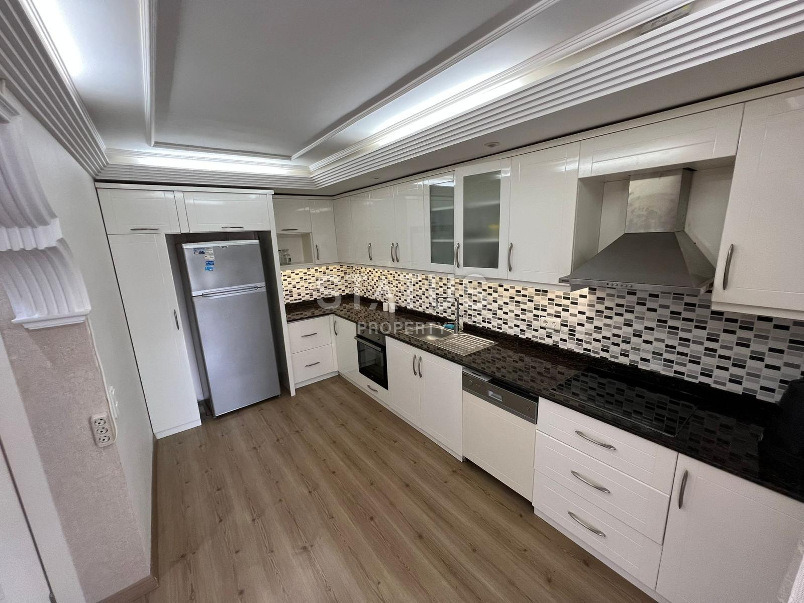 Просторная четырехкомнатная квартира в Обе, 220м2 фото 2