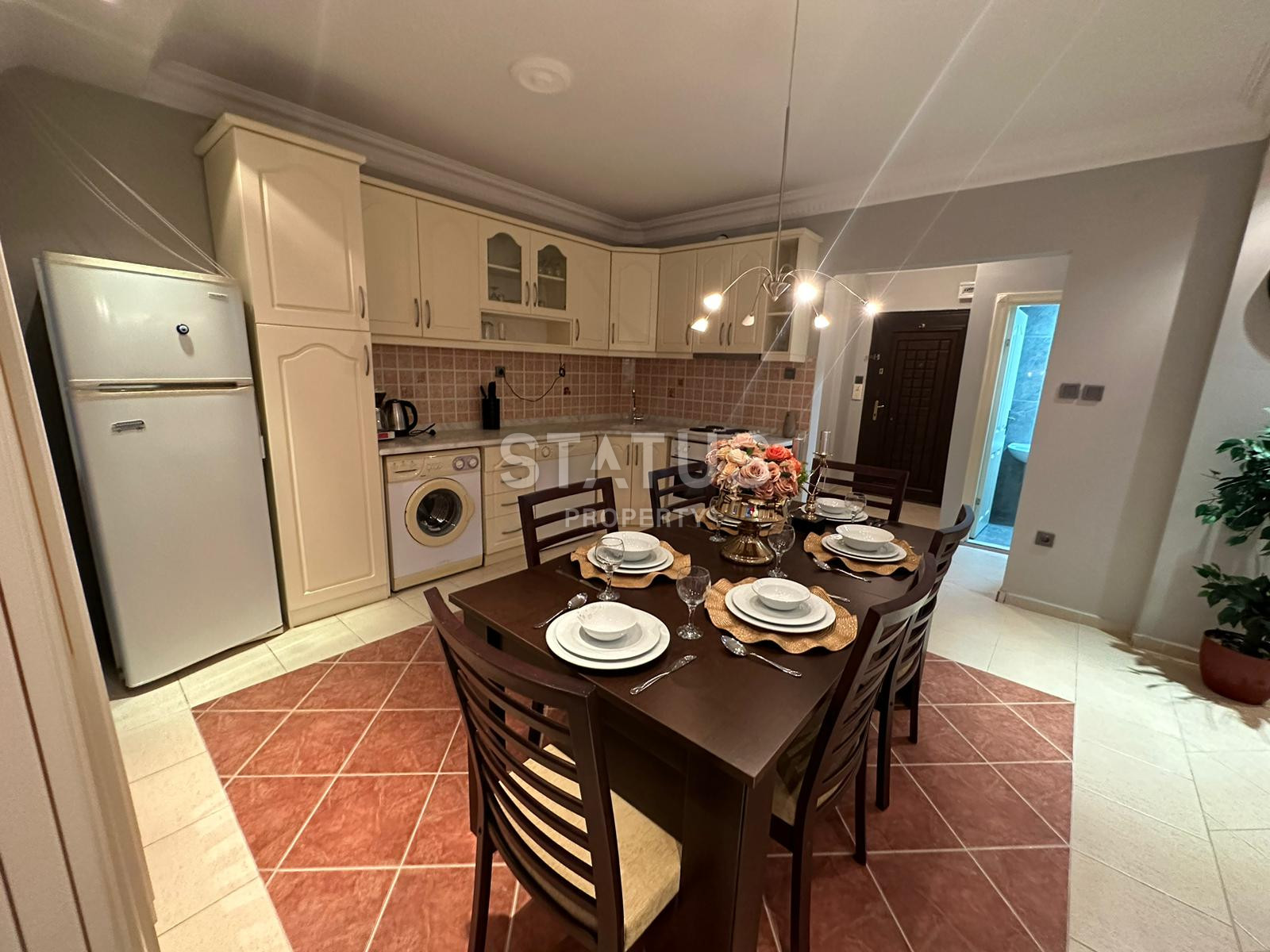 Просторная трёхкомнатная меблированная квартира 200м от моря в открытом районе Тосмур. 110м2 фото 3