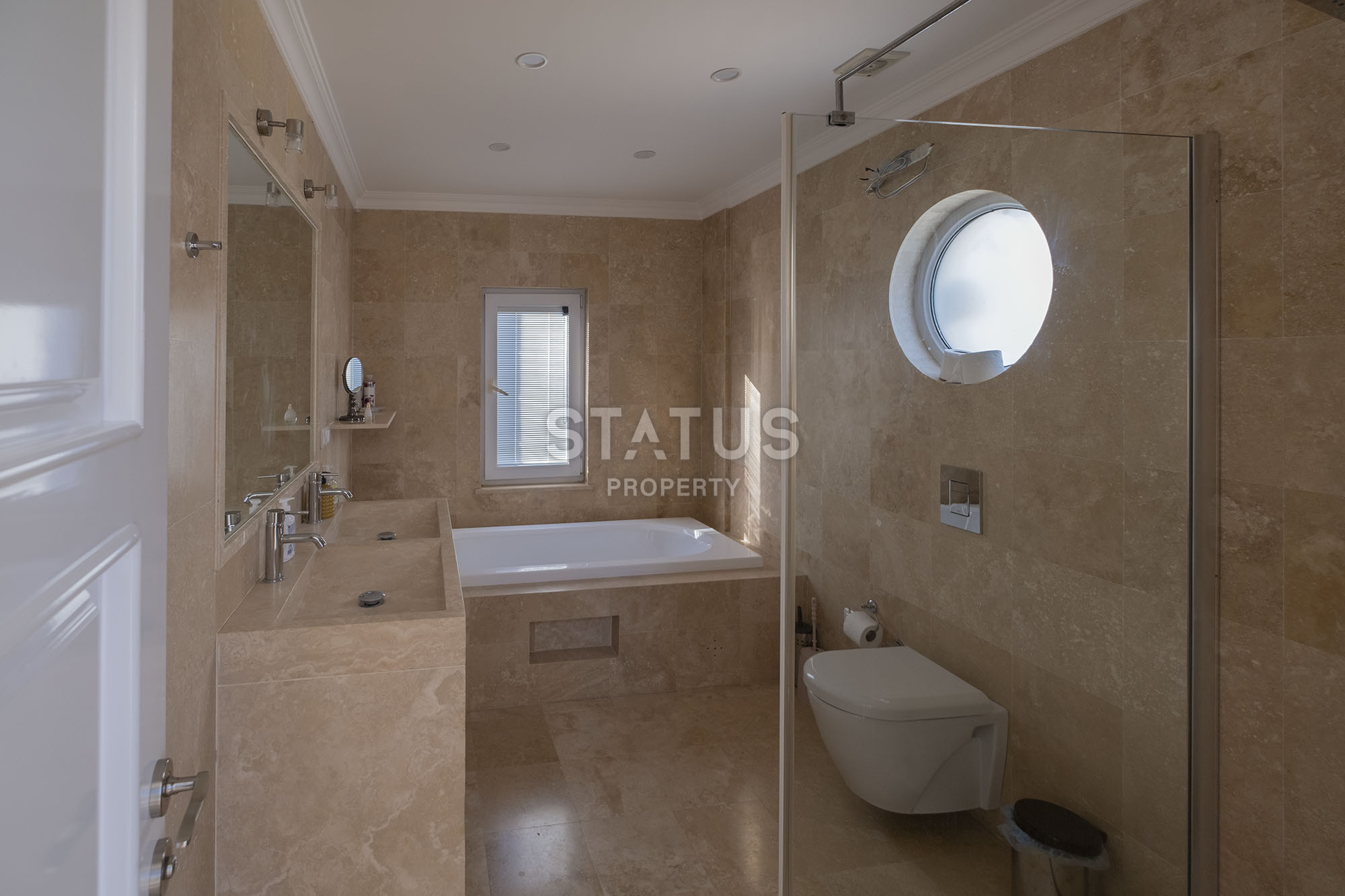 Шикарная меблированная вилла с видом на море, 200м2. фото 3