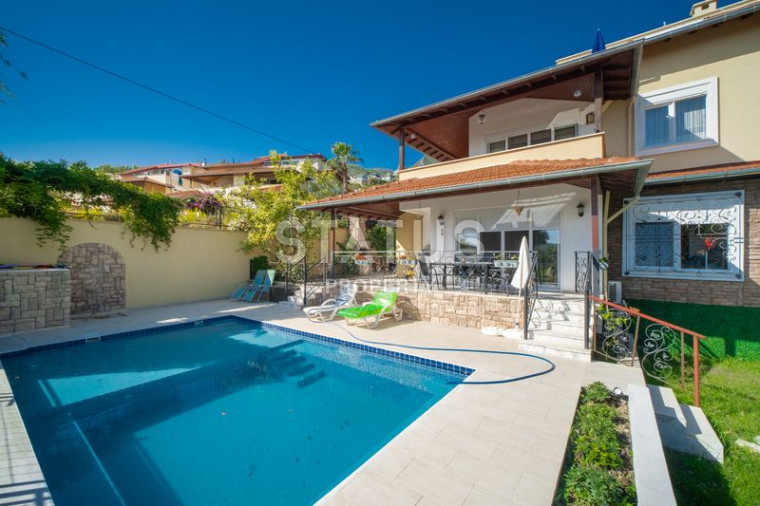 Меблированный дуплекс 3+1 в центральном районе с видом на море, 180 м2 фото 1