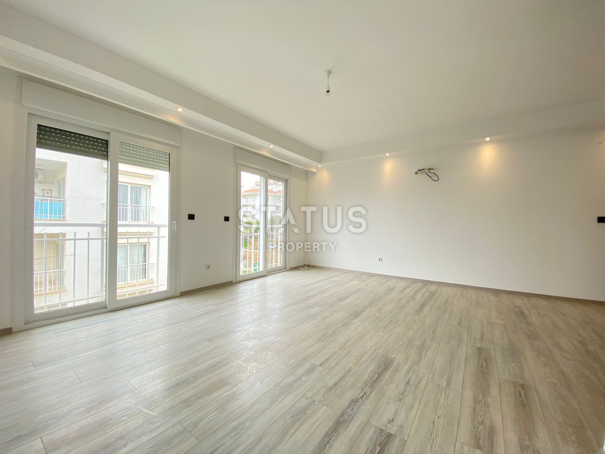 Spacious three-room apartment with household appliances in OBA. 110m2 фото 4