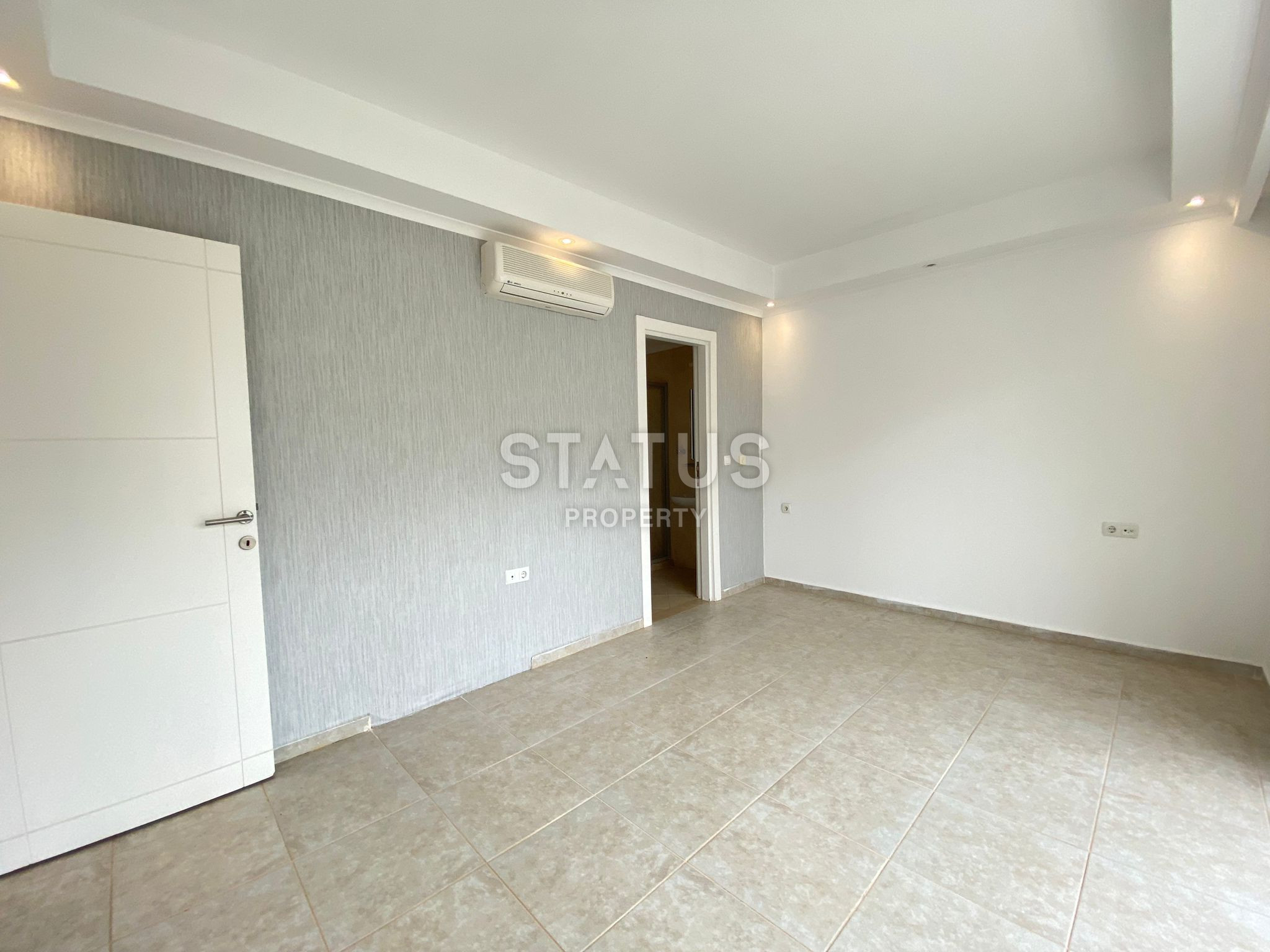 Spacious three-room apartment with household appliances in OBA. 110m2 фото 7