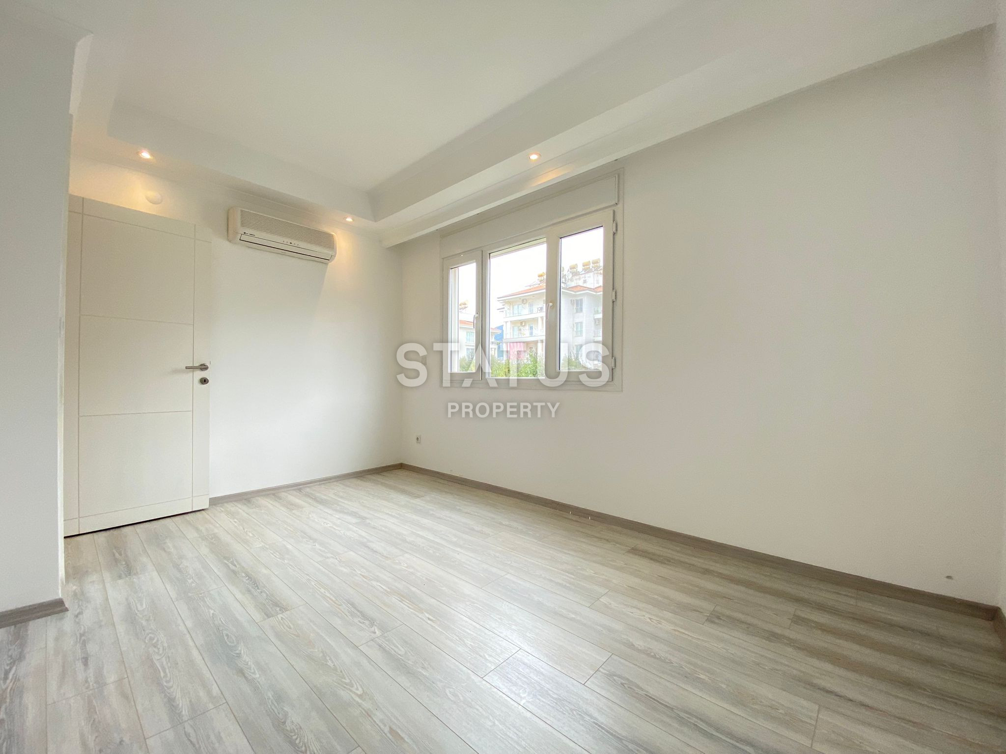 Spacious three-room apartment with household appliances in OBA. 110m2 фото 9