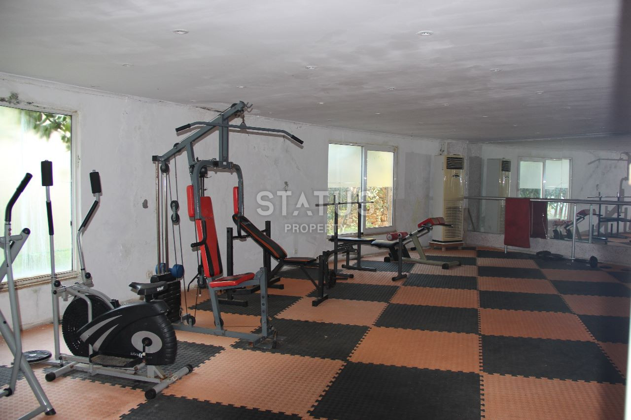 Spacious three-room apartment with household appliances in OBA. 110m2 фото 14
