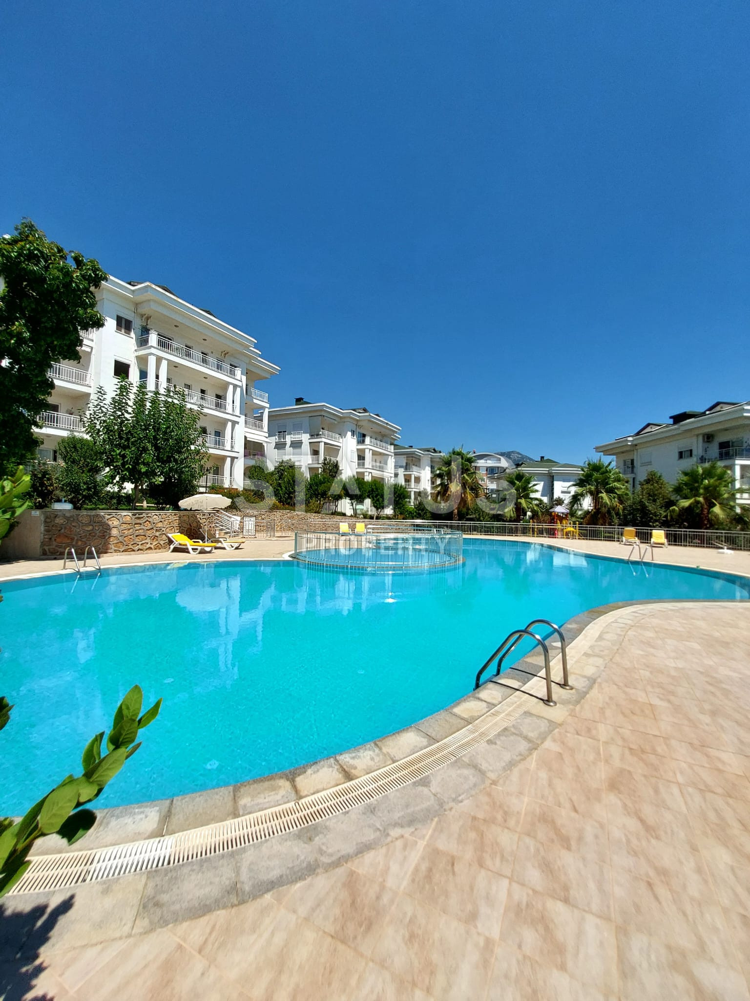 Spacious three-room apartment with household appliances in OBA. 110m2 фото 16