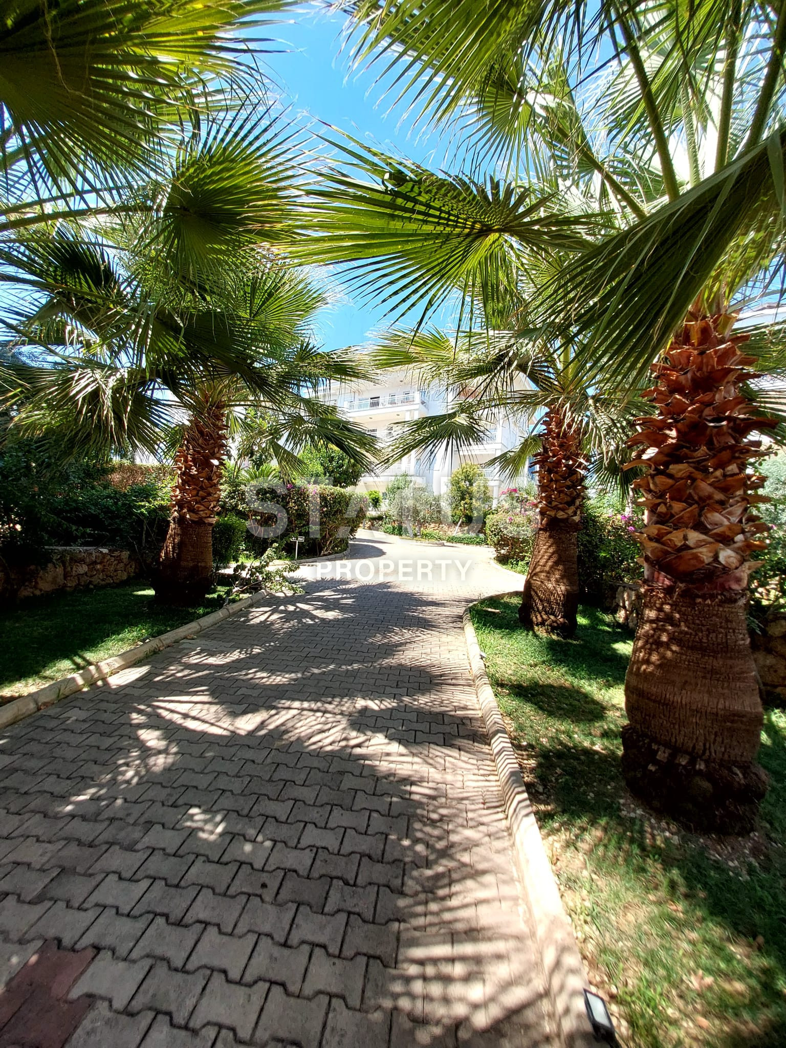 Spacious three-room apartment with household appliances in OBA. 110m2 фото 28