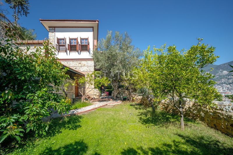 Вилла с видом на море в исторической части Аланьи на Кале. 350м2 -850м2 фото 1