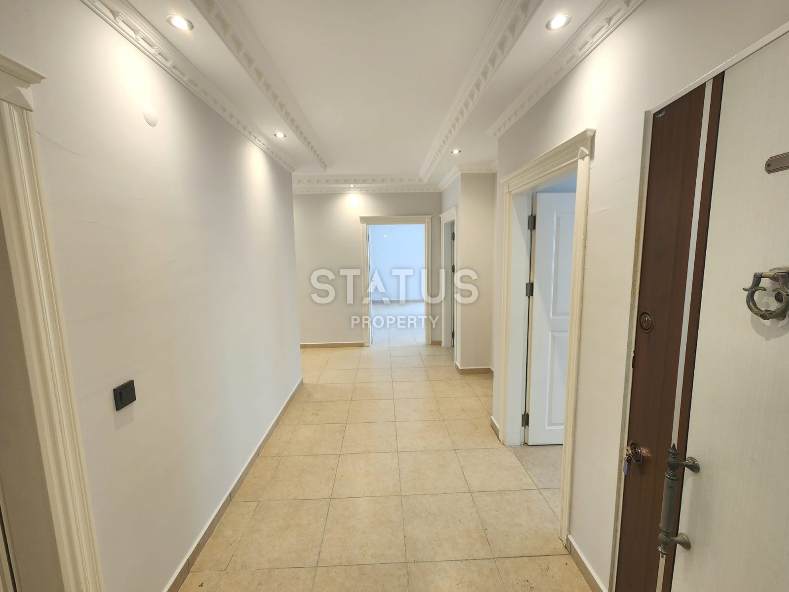 very spacious apartment with a favorable location near the sea in Mahmutlar. 175m2 фото 3