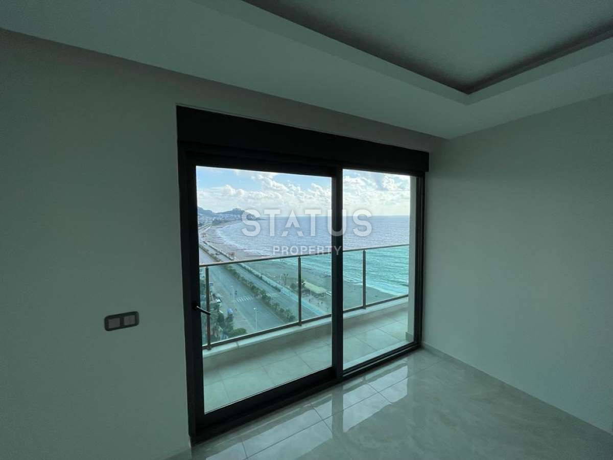 Двухуровневые апартаменты на первой береговой линии в районе Махмутлар, 340м2 фото 8