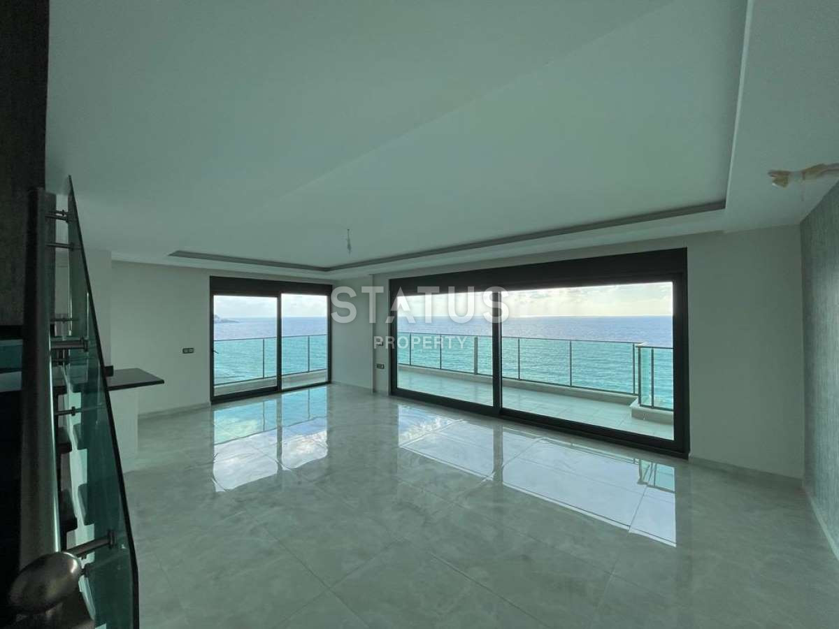 Двухуровневые апартаменты на первой береговой линии в районе Махмутлар, 340м2 фото 12