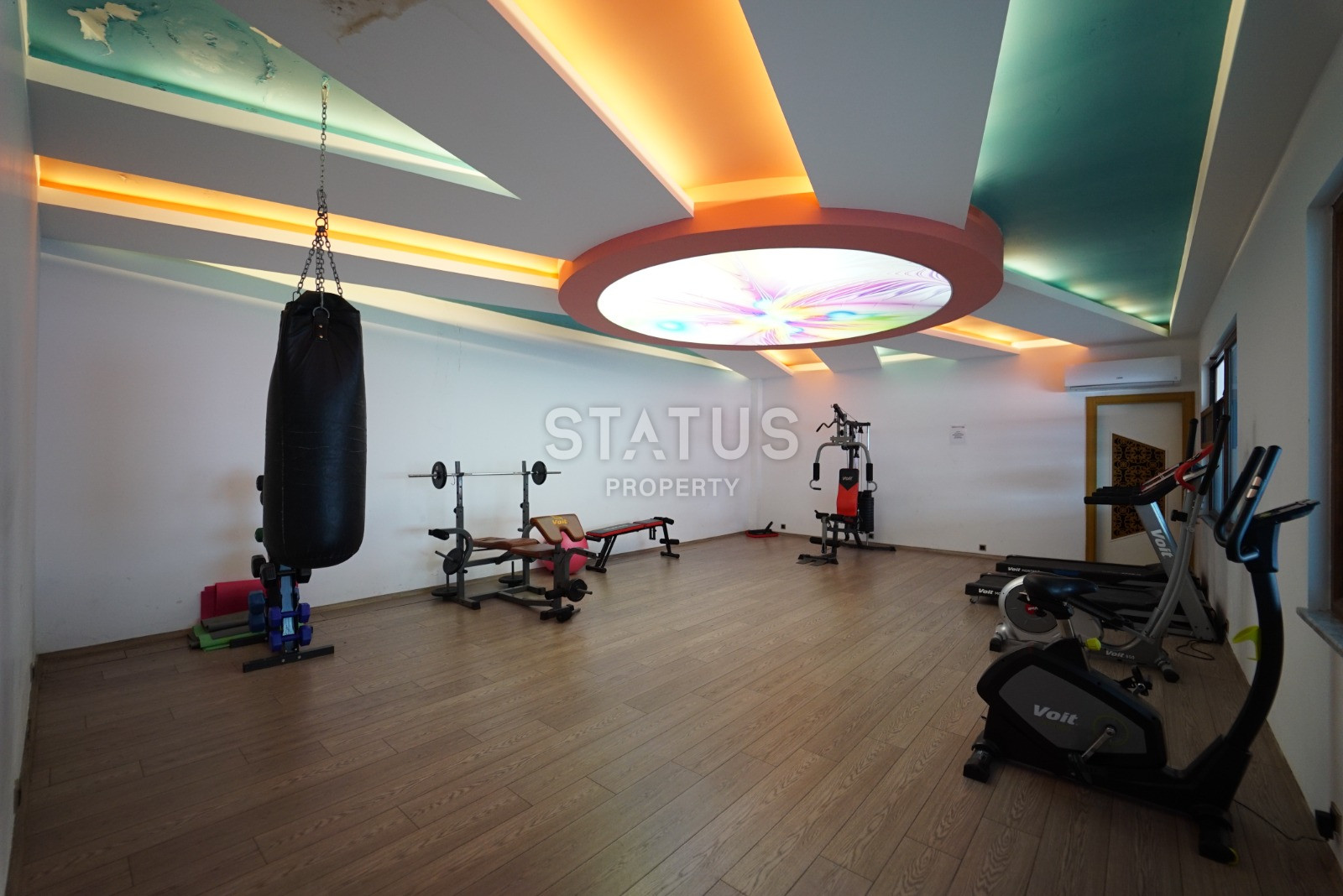 Spacious four-room apartment with furniture and appliances in the open area OBA. 160m2 фото 21