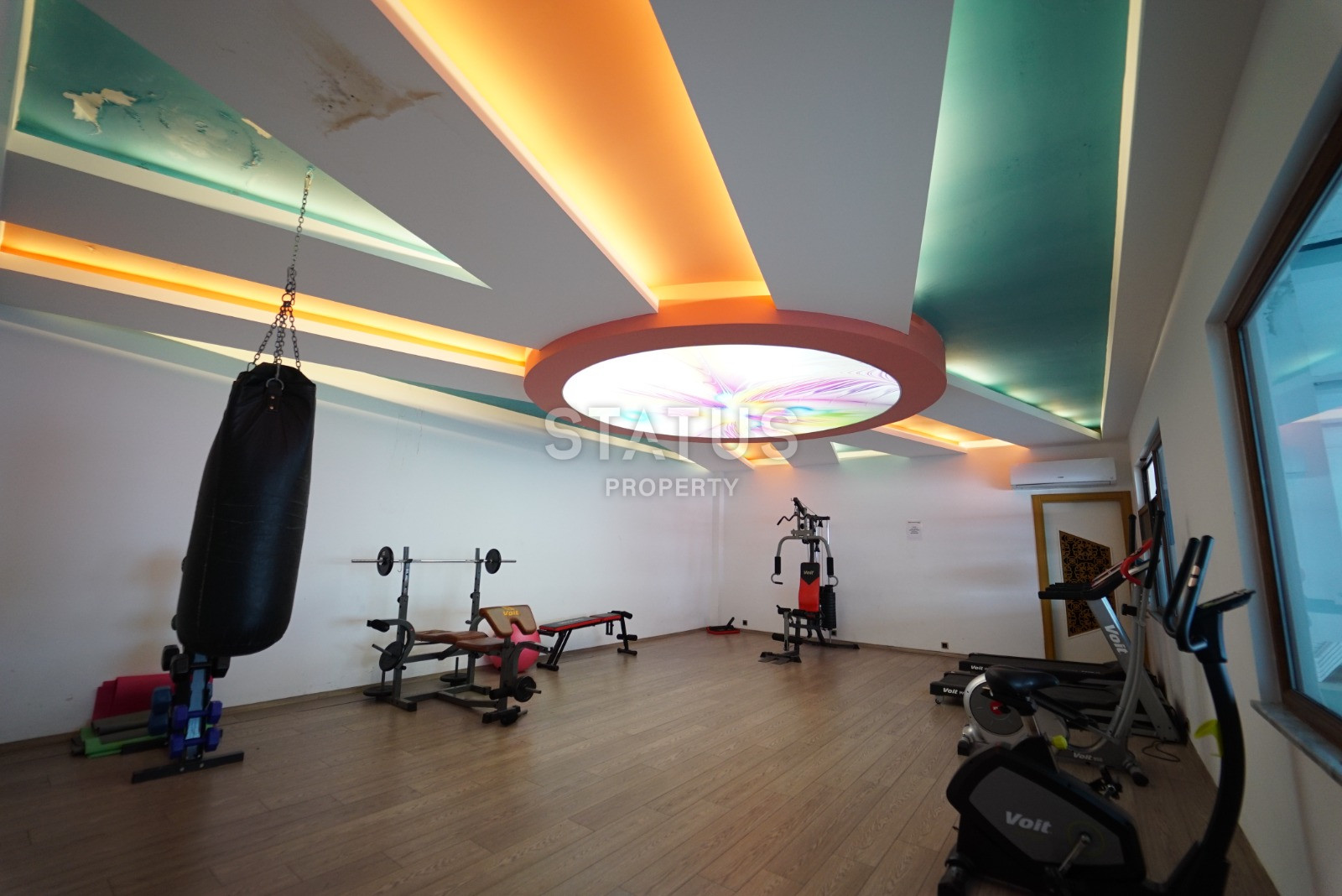 Spacious four-room apartment with furniture and appliances in the open area OBA. 160m2 фото 22