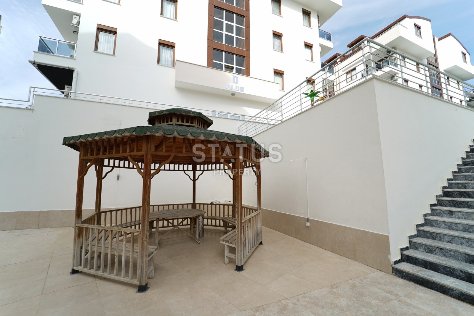Spacious four-room apartment with furniture and appliances in the open area OBA. 160m2 фото 27