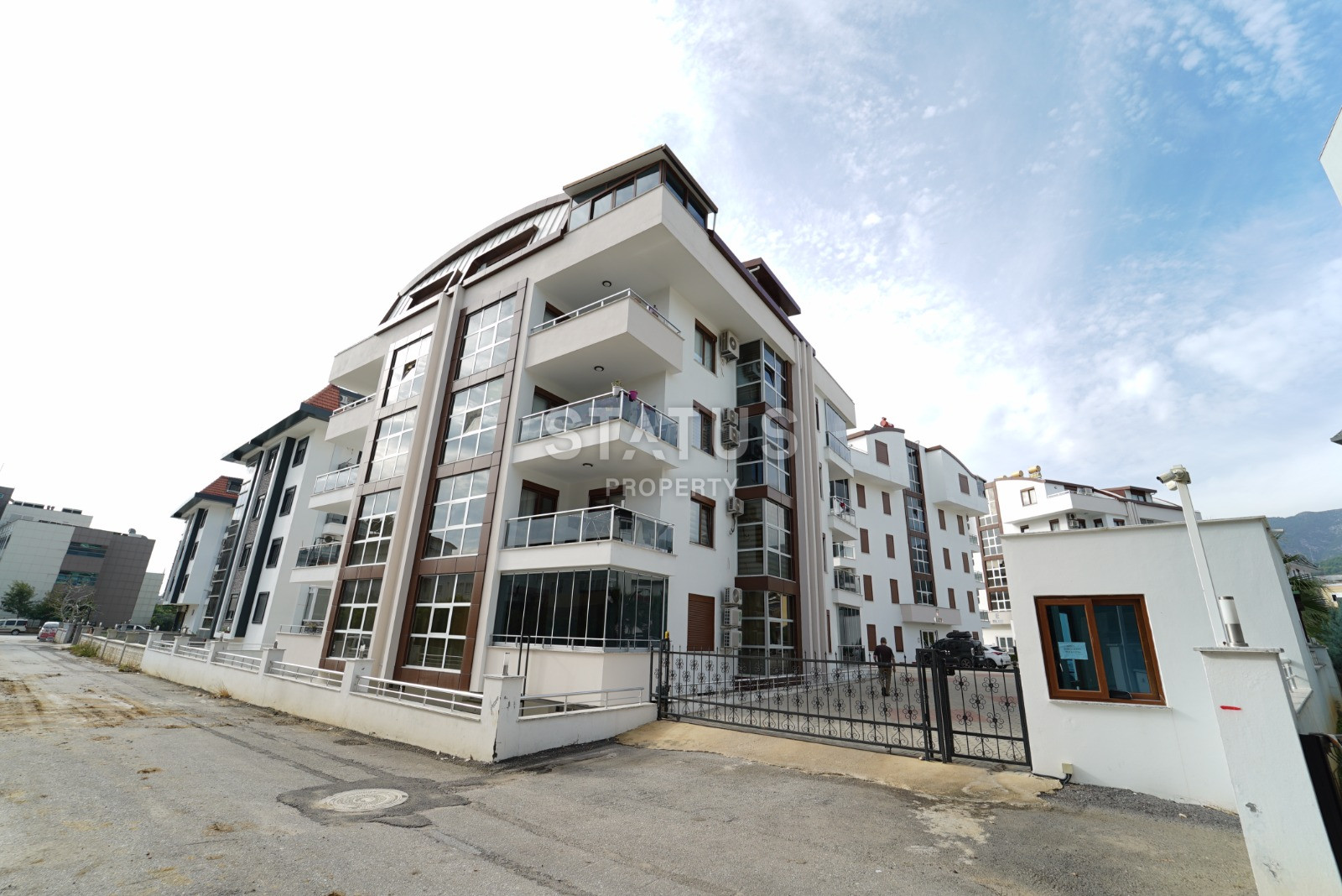 Spacious four-room apartment with furniture and appliances in the open area OBA. 160m2 фото 32