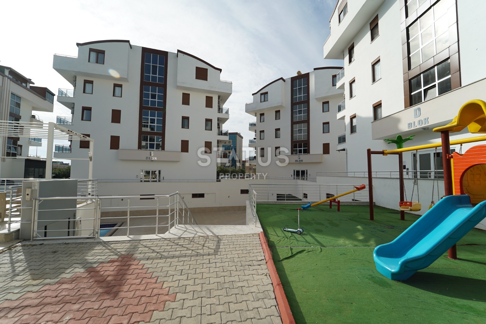 Spacious four-room apartment with furniture and appliances in the open area OBA. 160m2 фото 33