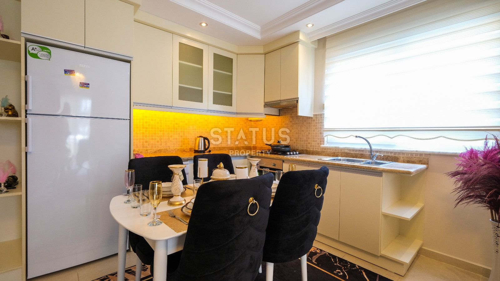 Spacious furnished apartment 2+1 in a complex with infrastructure near the sea in Mahmutlar. 125m2 фото 3