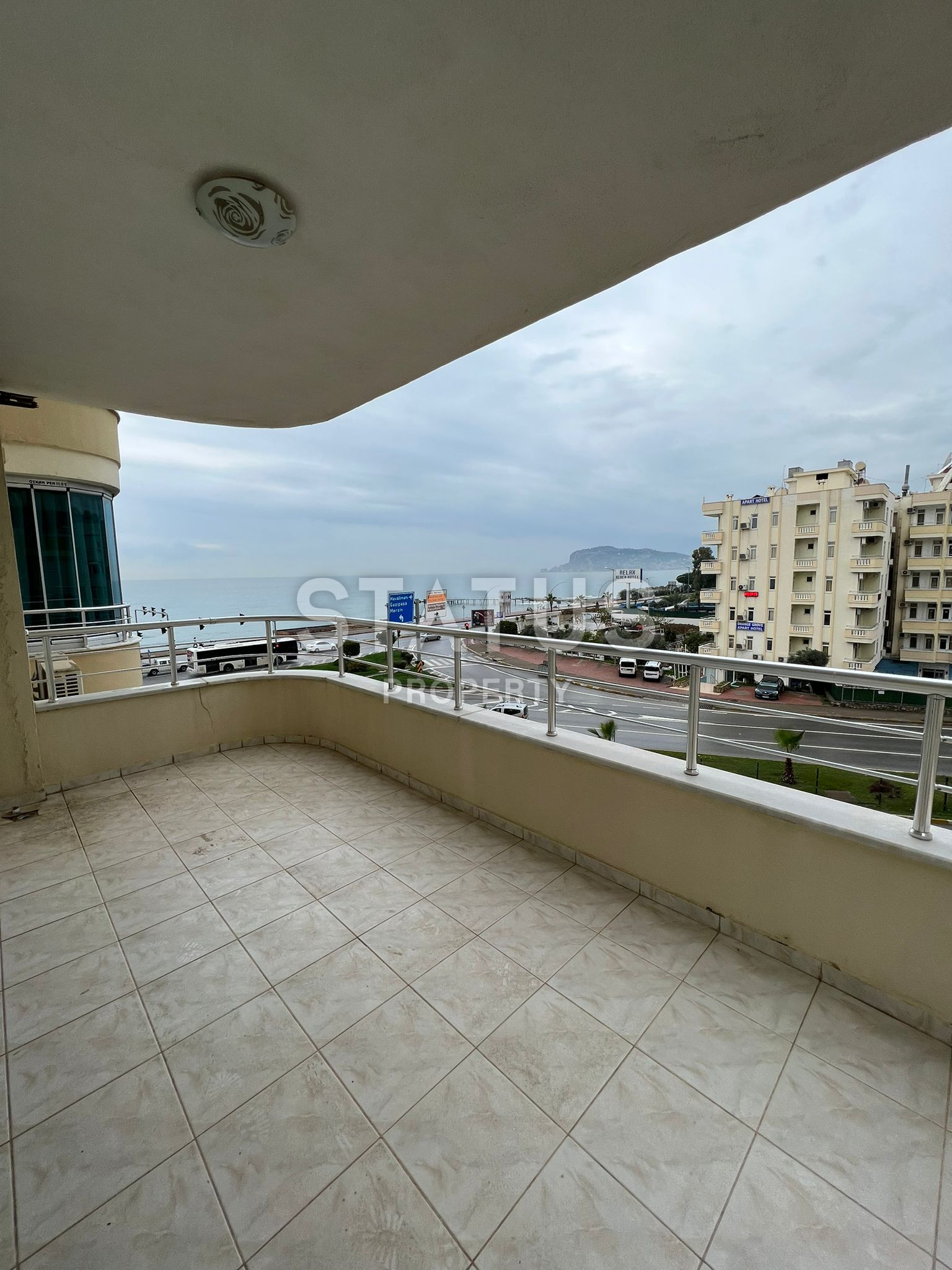 Трёхкомнатная меблированная квартира в первой береговой линии в Тосмуре. 110м2 фото 12