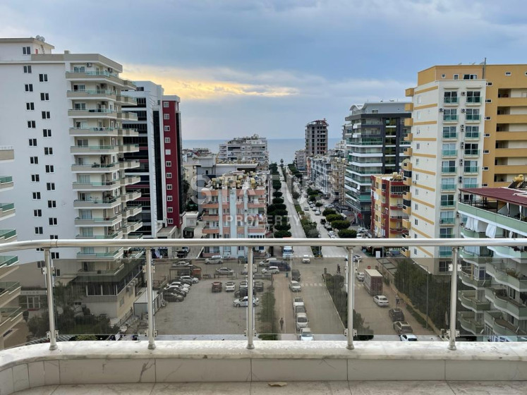 Просторная квартира 4+1 в шаговой доступности от моря в Махмутларе. 220м2 фото 1