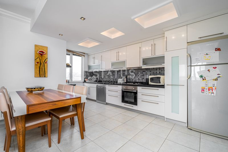 Трёхкомнатная квартира в 200 метрах от моря в районе Тосмур, 120м2. фото 9