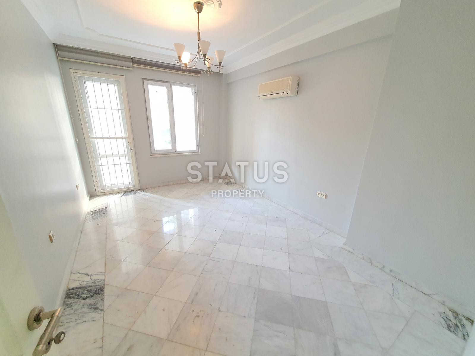 Three-room apartment with a separate kitchen in the central area of Alanya. 130m2 фото 4