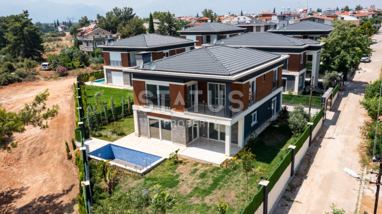 Комплекс вилл 4+1 в элитном районе Анталии Дошемеалты 350м2. фото 1