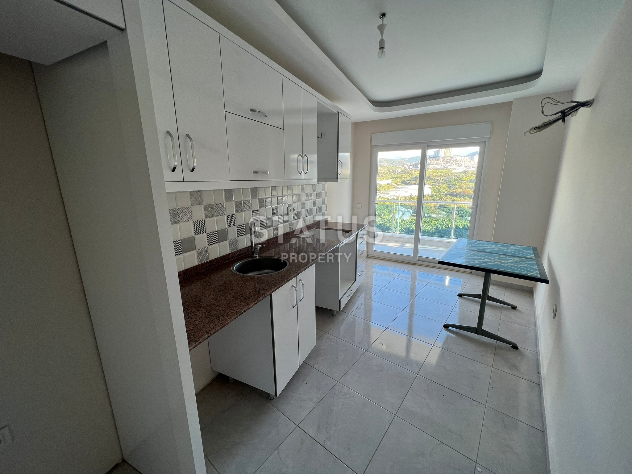 Трехкомнатная квартира с отдельной кухней в Махмутларе, 70 м2 фото 12