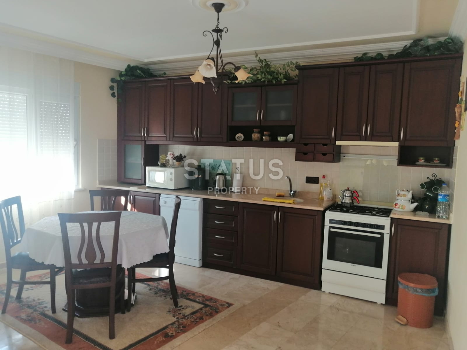 Меблированная просторная трёхкомнатная квартира в 5 минутах от моря в Махмутларе. 160 м2. фото 4