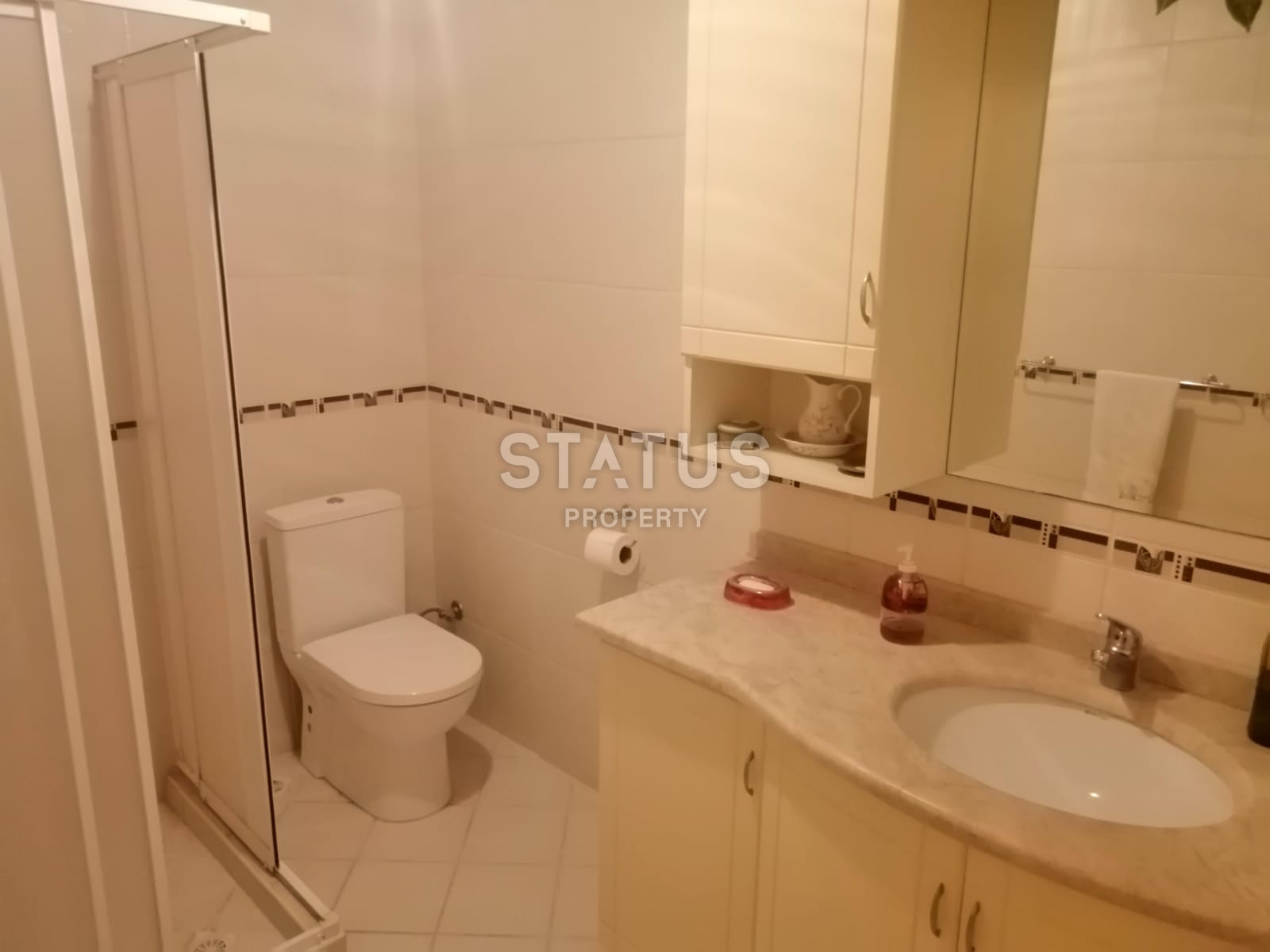 Меблированная просторная трёхкомнатная квартира в 5 минутах от моря в Махмутларе. 160 м2. фото 9