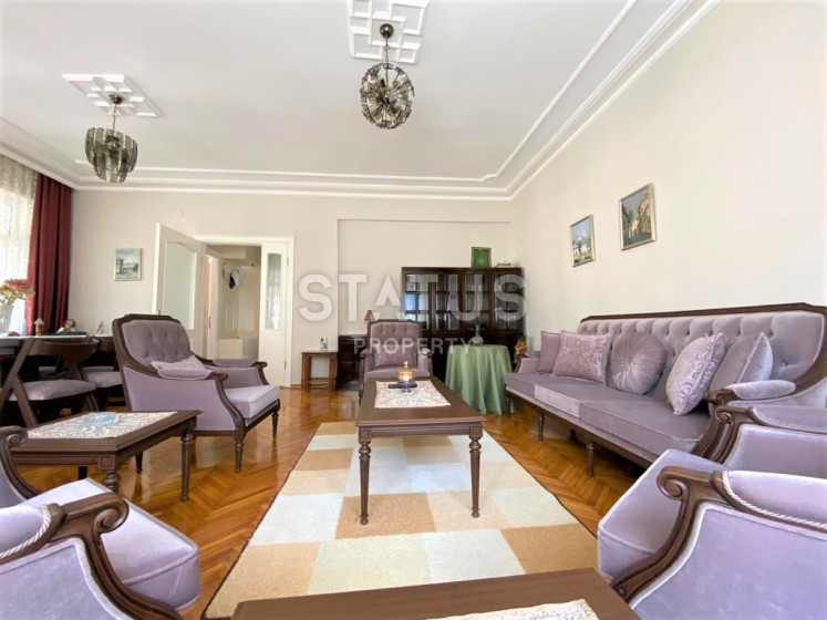 Просторная квартира с тремя спальнями в 50м от моря в районе Тосмур. 140м2 фото 1
