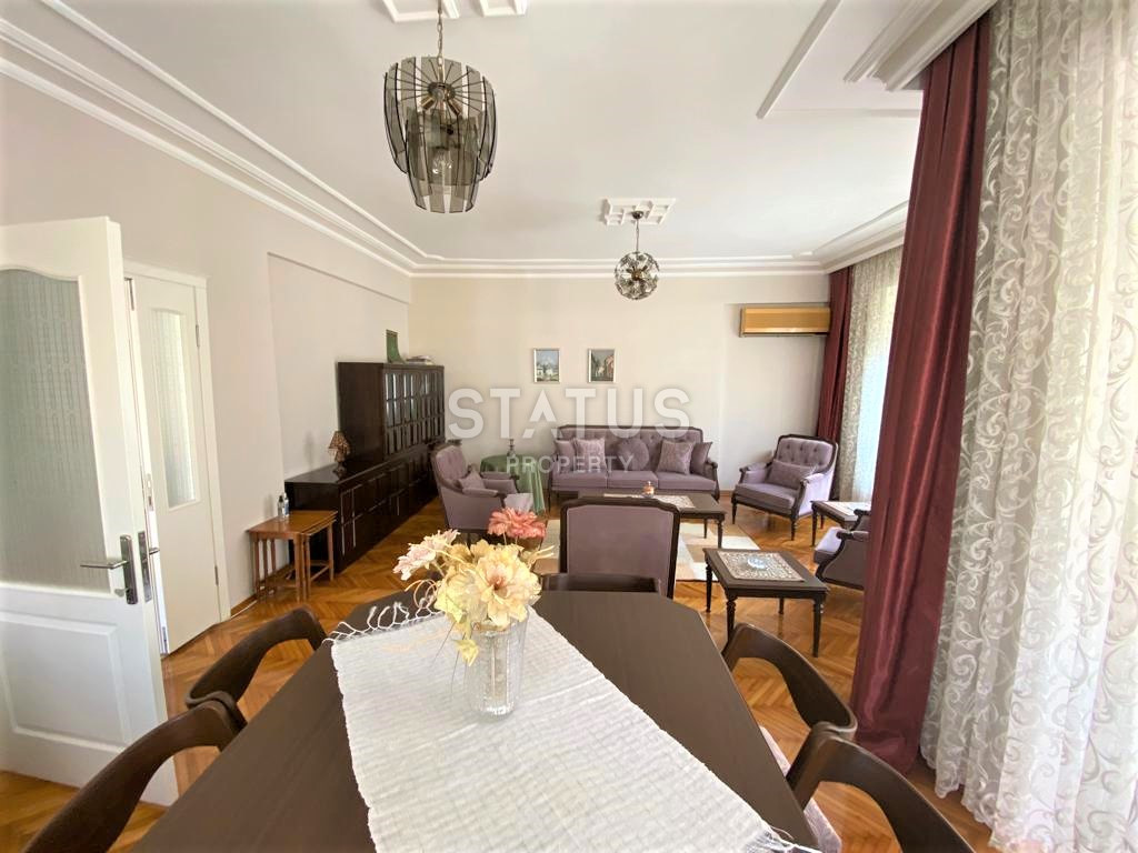 Просторная квартира с тремя спальнями в 50м от моря в районе Тосмур. 140м2 фото 2