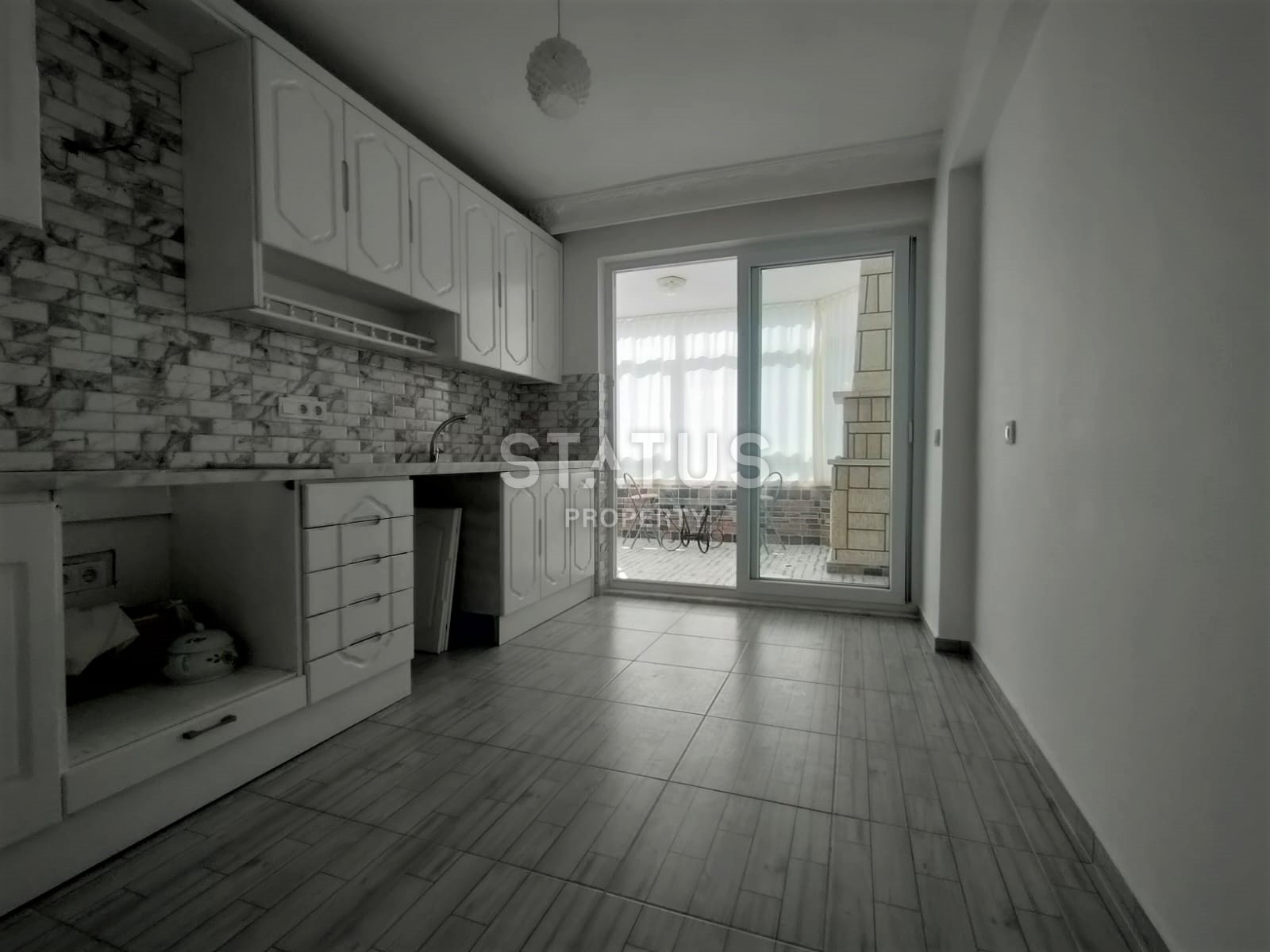 Просторная трёхкомнатная квартира с мебелью в 100м от моря в Тосмуре. 140м2 фото 3