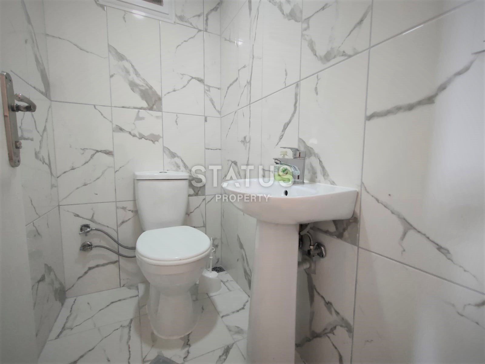 Просторная трёхкомнатная квартира с мебелью в 100м от моря в Тосмуре. 140м2 фото 7