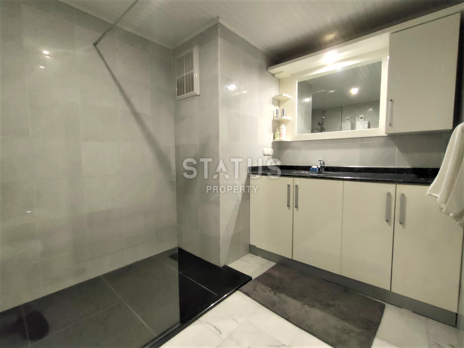 Two spacious bright turnkey apartments with two bedrooms in a residential complex from a leading developer 50m from the sea in Tosmur. 110m2 фото 4