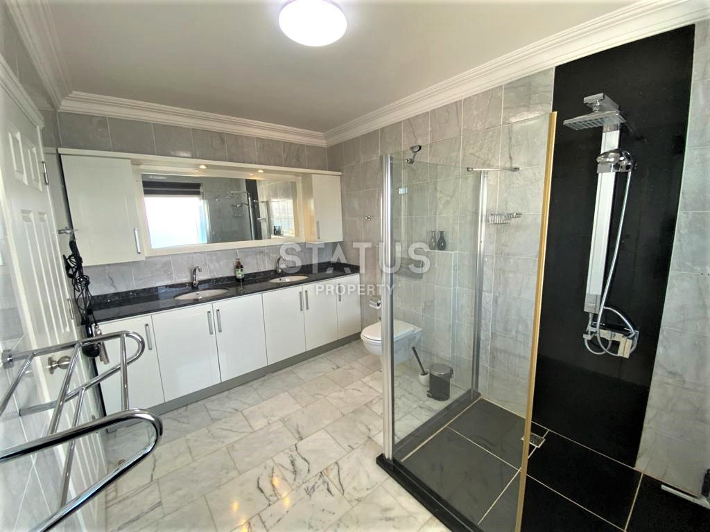 Две просторные светлые квартиры с тремя спальнями под ключ в премиальном жилом комплексе в 50м от моря в Тосмуре. 160м2 – 221м2 фото 60